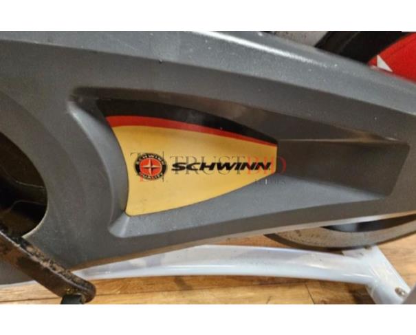 Foto de LOTE 54 | ITENS DE ACADEMIA | ESCADAS MATRIX C3X - BICICLETA SPINNIG SCHWIN IC3
