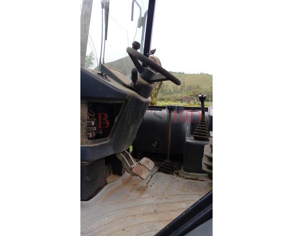 Foto de RETROESCAVADEIRA – JCB