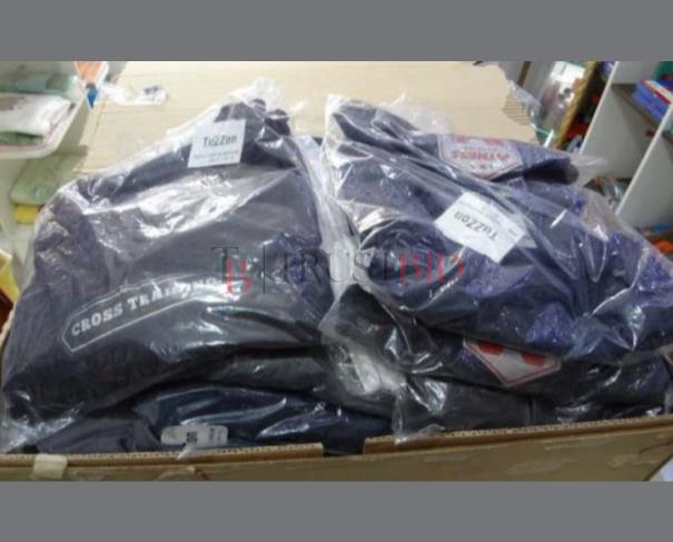 Foto de LOTE 95-002 | LOTE DE 54 (CINQUENTA E QUATROS) CAMISETAS FIT