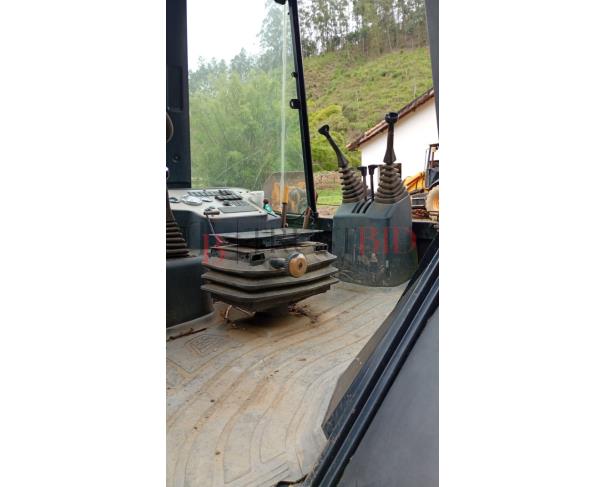 Foto de RETROESCAVADEIRA – JCB